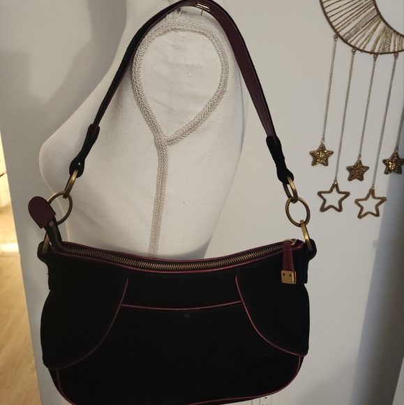 Maxx New York Small Retro Black with dark red trim leather shoulder bag. - Picture 2 of 13
